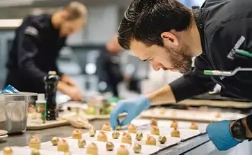 Nestlé ofrece una amplia gama de alimentos, bebidas y servicios de nutrición a gran escala.