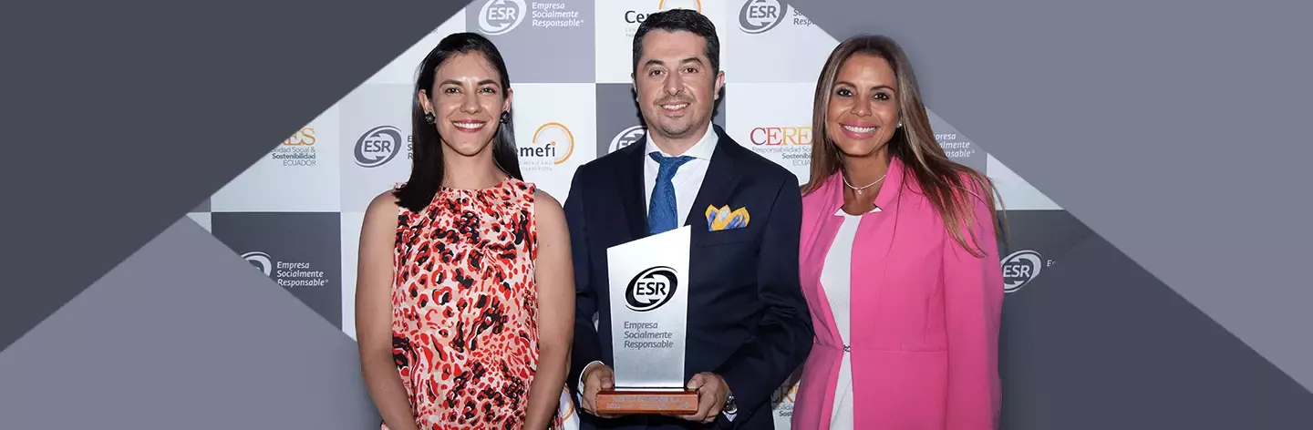 Nestlé Ecuador recibe el Distintivo ESR®