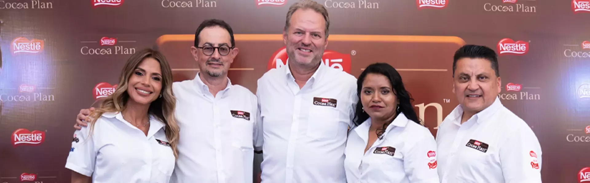 Las directivas de Nestlé Ecuador presente por el Plan Cacao aportando en Pro de las plantaciones de Cacao Ecuatoriano y su agricultura regenerativa.